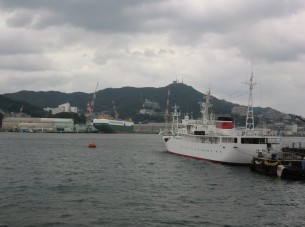曇り空の長崎港